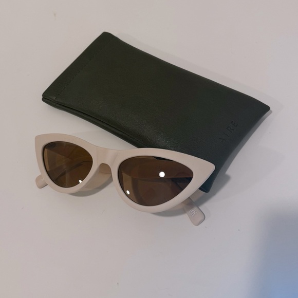 Aire X Revolve Dualism Matte Mask & Hazel Tint Sunglasses - Picture 2 of 9